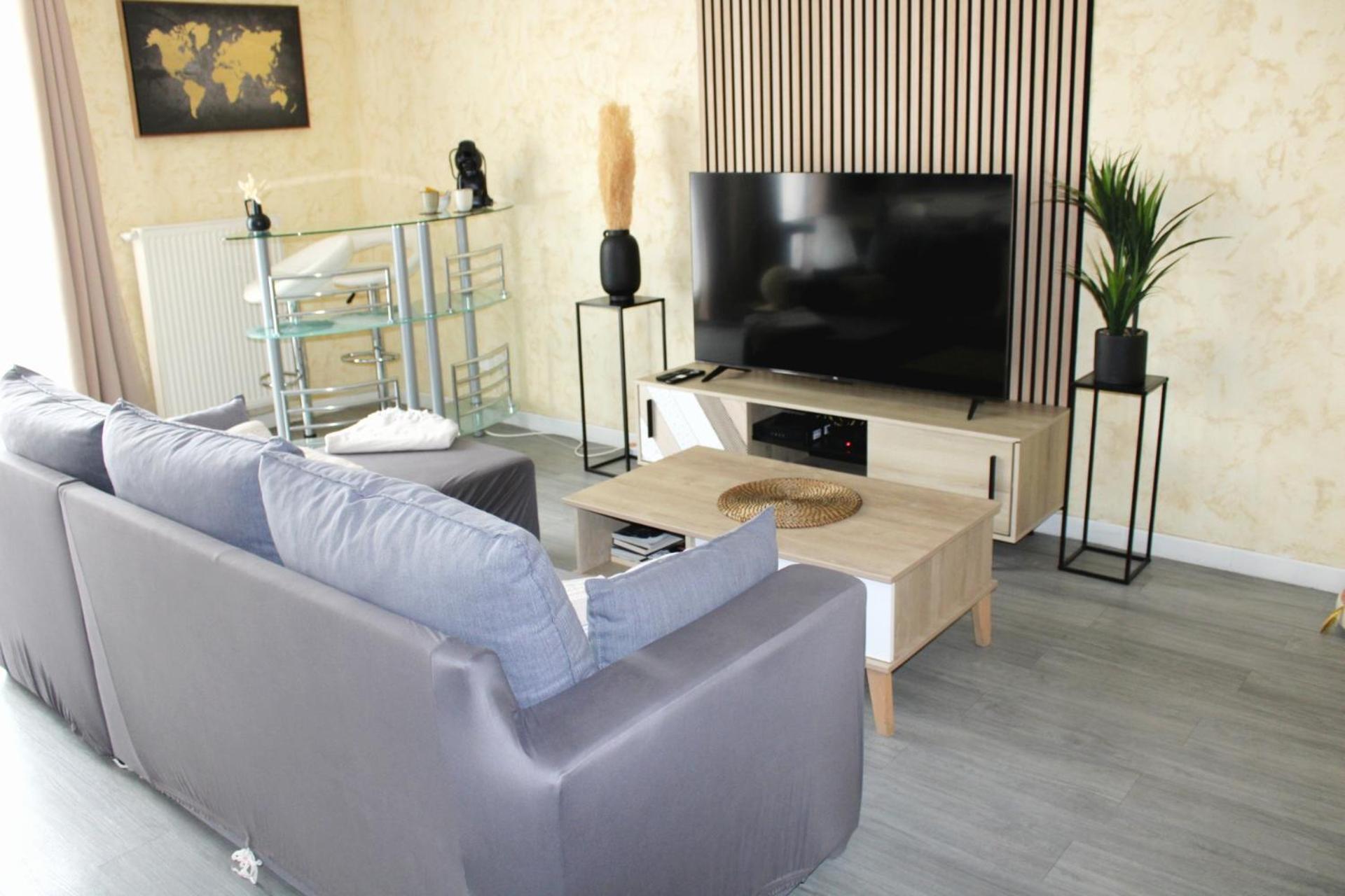 Cosy Appart - Balcon, Parking, Spacieux T2 - Proche Eurexpo Stade Saint-Priest  Exterior photo